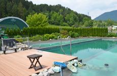 Přírodní exteriérový bazén pro plavce i neplavce