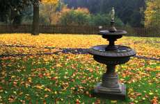 Zahrada s fontánou - podzim